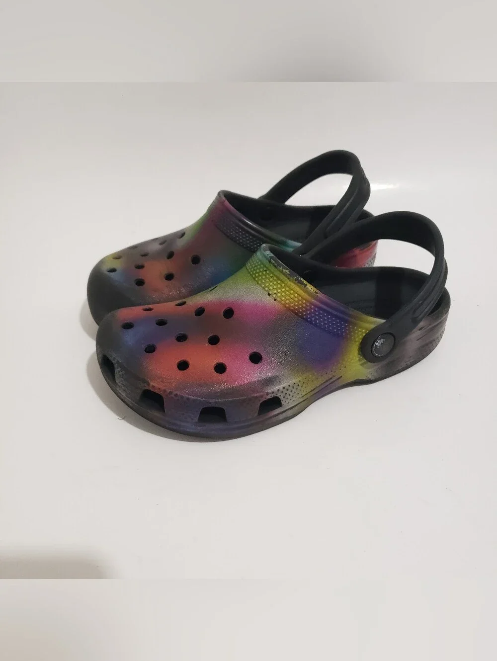 Crocs Classic Spray Tie Dye Clogs Kids J2 Black Rainbow Multicolor Slip On